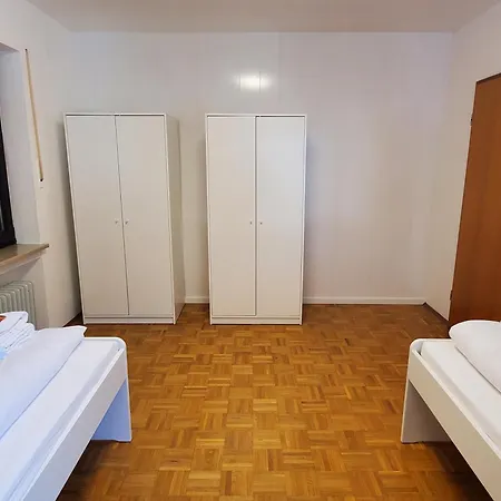 Monteurs Mit 6 Einzelbetten, Kueche, Parkplatz Und Balkon Διαμέρισμα *