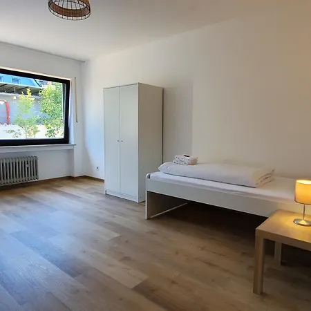 Monteurs Mit 6 Einzelbetten, Kueche, Parkplatz Und Balkon Apartment Straubing