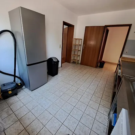 Apartment Monteurs Mit 6 Einzelbetten, Kueche, Parkplatz Und Balkon