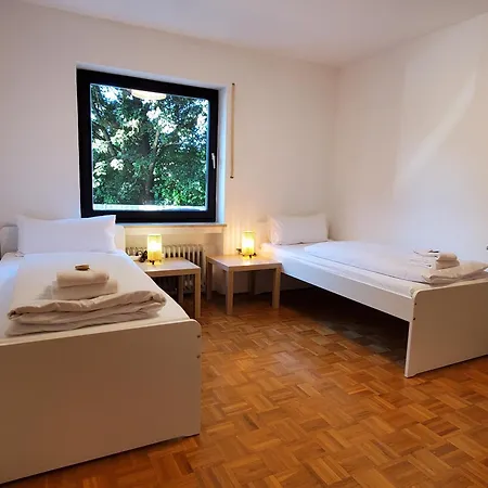 Monteurs Mit 6 Einzelbetten, Kueche, Parkplatz Und Balkon Straubing